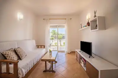 Image de Maison de vacances Casa Bege T2 avec piscine partagée, jardin partagé, terrasse et Wi-Fi