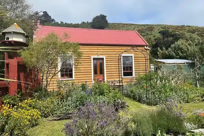 Image de Beautiful newly restored 1860s early settlers cottage