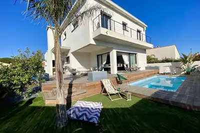 Image de Belle villa contemporaine bord de mer avec piscine privative