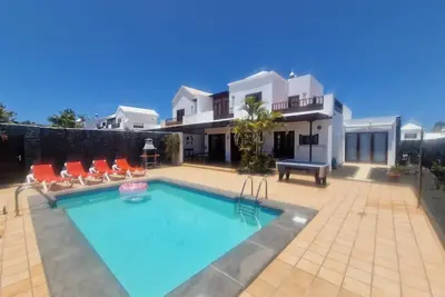 Image de Beautiful Villa with sea and mountain views, heated pool and Wifi