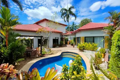 Image de Sumptuous 4 bedroom villa 400m from the beach - Pattaya Holiday House