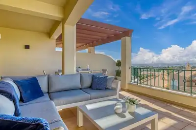 Image de 7 Boa nova Immaculately Presented Townhouse with incredible views!
