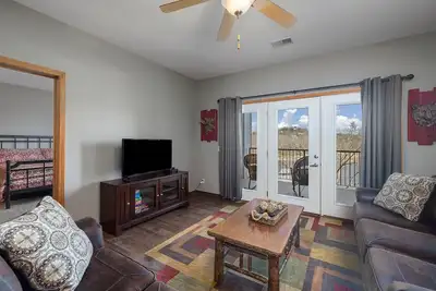 Image de Beautiful 2 Bedroom Lakefront Condo