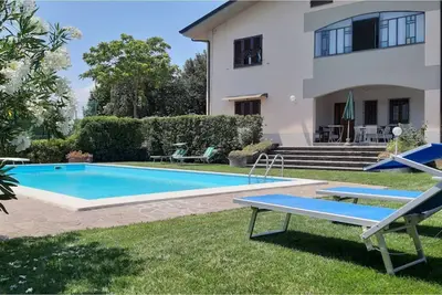 Image de First Floor Apartment