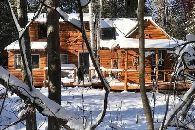 Image de Romantic Log Cabin in the Woods - Hot Tub under the Stars -80 km's from Cn Tower