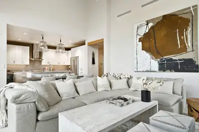 Image de Modern Villa - walk to lift, Westin amenities! Pool, hot tub, fire pit, ski valet, ski shuttle