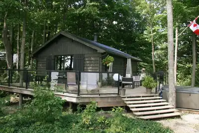 Image de Four Season Waterfront Cottage on Lake Eugenia