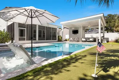 Image de Crest La Vie - Saltwater Heated Pool, Golf Cart, Basketball Goal, Putting Green