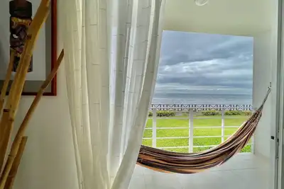 Image de Bright and calm beachfront condo