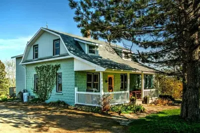 Image de Beaver Valley Modernized Farmhouse on 100 Acres
