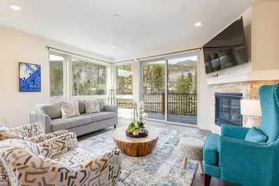 Image de Brand New Luxury Condo/Mountain Views/Shared Hot Tub