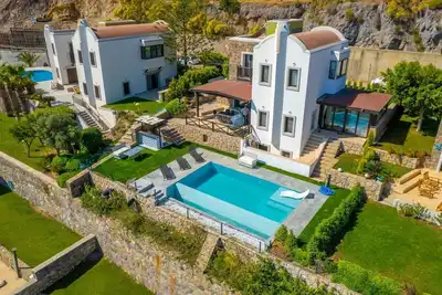 4 Bedroom Villa, Private Heated Pool, Jacuzzi, Beach Access, Panoramic View