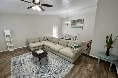 Image de Quiet, cozy 4 bedroom home, high speed internet