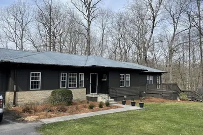 Image de Trillium Ranch located Central to Campus 2 blocks from All Saints!