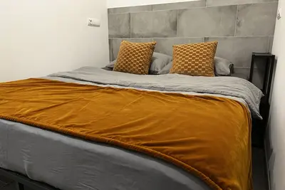 Image de Near the port, 10min to the city beach 20min nude beach