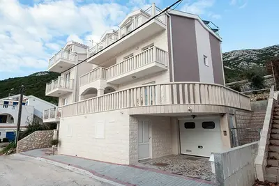 Image de Villa Marić - Studio Apartment with Balcony and Side Sea View 2
