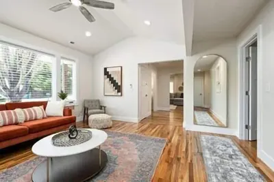 Image de Luxury mountain oasis, hot tub & 15 mins to Dt Avl, bring furry friends!