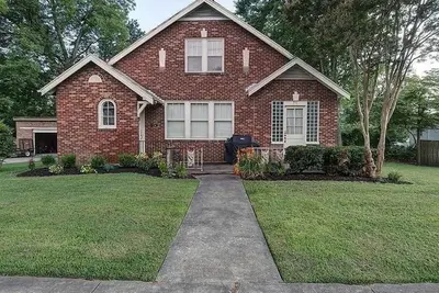 Image de The House on Main