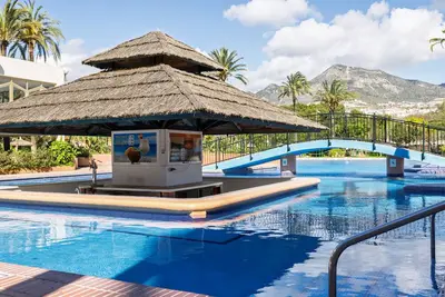 Image de Sea Views Benalbeach by Alfresco Stays