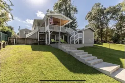 Image de Cozy Cottage to Tele-commute or Vacation with slip and kayaks included