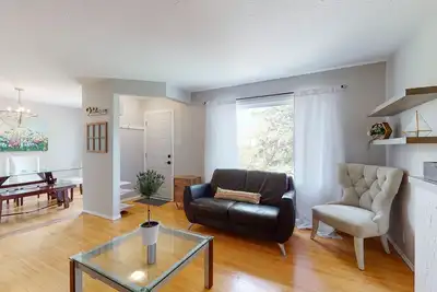 Image de *Urban Sanctuary*| 5 min Whyte Ave|1 min Ravine