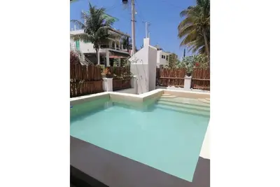 Image de Cozy, clean and comfortable w/pool steps to beach