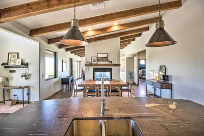 Image de Pastoral Elgin Escape w/ Covered Patio & Grill!