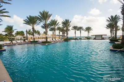 Image de Beautiful location, steps away from St. Maarten's Dawn Beach
