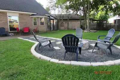 Image de Bring the Family/ Large Backyard/ close to Kemah Boardwalk & Space Center