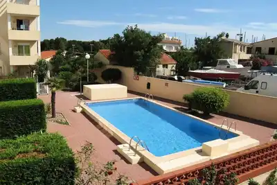 Image de Cadre exceptionnel pour ce T2 climatisé avec piscine - 4yacht37