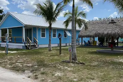 Image de \" Reel Family Tides\" V. I. P Island is on a Barrier Island. You will need a Boat!