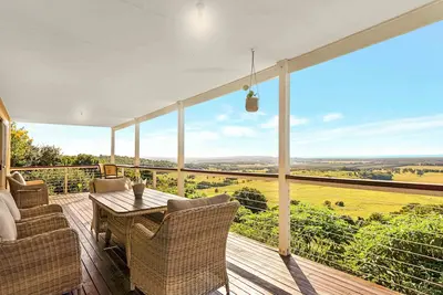 Image de Peaceful Hinterland Hideaway- 5 * Location! Quick links to Lennox & Byron.