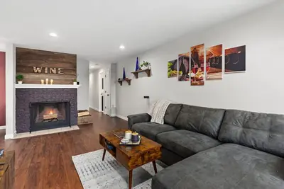 Image de Merlot on Merlo-Wine Country Theme 3 bd 2 bth