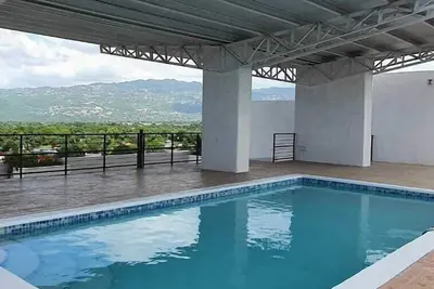 Luxury Apartment In Kingston Centrally located
