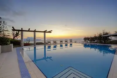 Image de Luxury villa with marvellous terrace overlooking the sea
