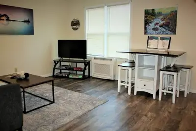 Image de 525 Sprague 8 · Apartment across from Waldo Stadium and Wmu track