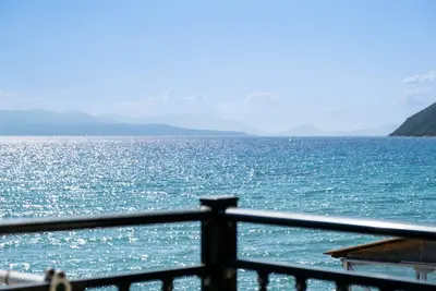 Image de Appartement de vacances 'Apostolos Apartment 1' à côté de la plage avec Wi-Fi