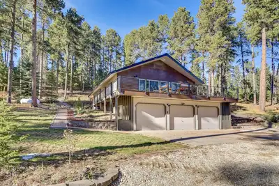 Image de Modern Lead Cabin w/ Private Hot Tub & Fireplace!