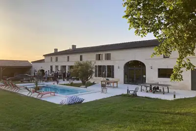 Image de Magnifique Maison De Campagne Au Milieu Des Vignes Avec Piscine