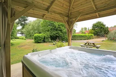 Image de Chestnut Tree Barns - Sept Chambres Maison, Couchages 14