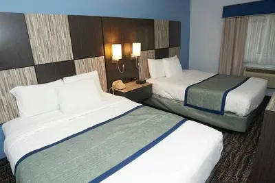 Image de Deluxe Suite 2 Queen Beds at Sandwich Lodge & Resort