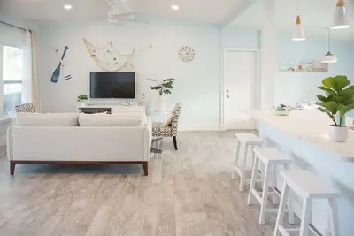 Image de 12 mins to beach - Wonderful Melbourne Pool home