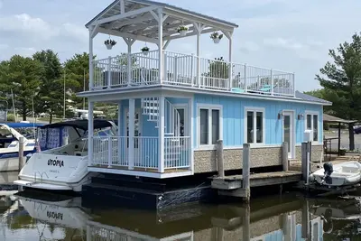 Image de Aqua Vista - Tiny Floating Cottage #1