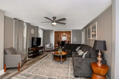 Image de 5-Bedroom Retreat near Cedar Point in Sandusky