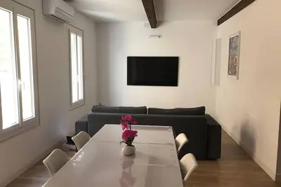 Image de Air-conditioned apartment in the center of Collioure 63 m² with terrace - 3 minutes from the beaches