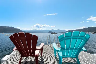 Image de Full Lake Front Cabin on the Shuswap! ! Sleeps 13