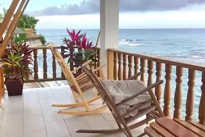 Image de Full Ocean View from Private Balcony (Rm 7)