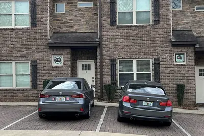 Image de High End Townhouse 12 min walk to Campus and Downtown