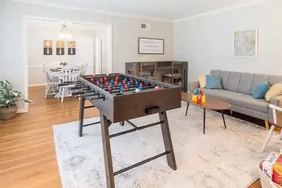 Image de Comfy and Spacious Hamilton Hills Home with Game Room