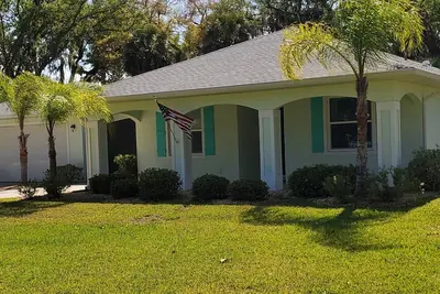 Image de Pool home overlooking River with New private pickle ball court! !